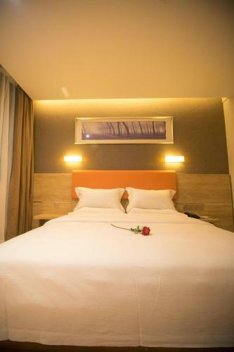 Hotel 7days Premium Yizhou Train Staiton Branch
