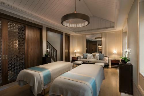 Hotel Capella Shanghai, Jian Ye Li