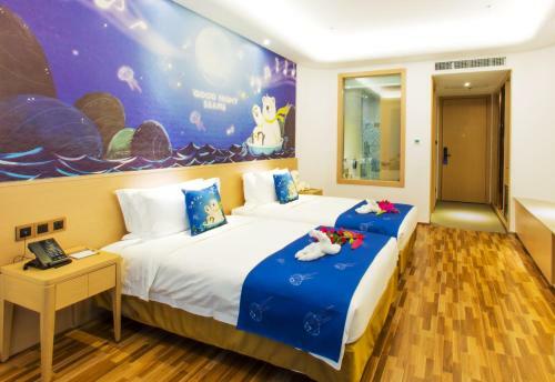 Hotel Big White Whale Ocean Exploration World