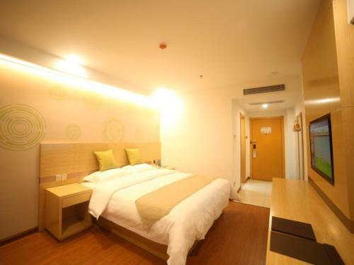 Greentree Suqian First People's Hospital Express Hotel