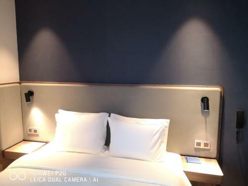 Holiday Inn Express Pengzhou Downtown, An Ihg Hotel