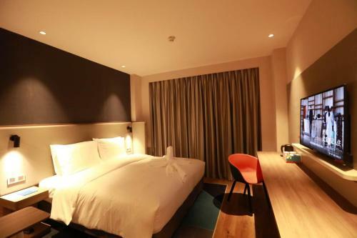 Holiday Inn Express Pengzhou Downtown, An Ihg Hotel