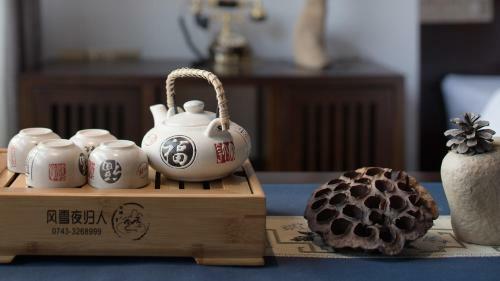 Floral Hotel Fengxue Yeguiren