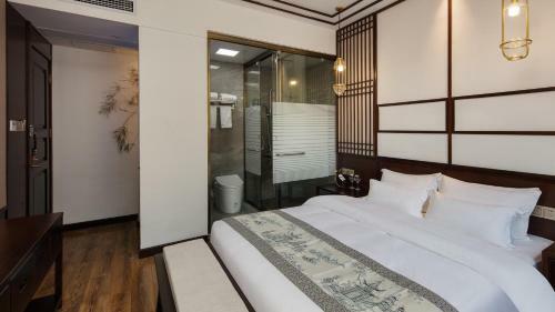 Floral Hotel Fengxue Yeguiren