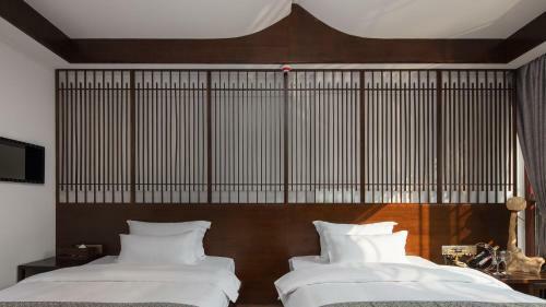 Floral Hotel Fengxue Yeguiren