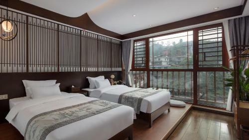 Floral Hotel Fengxue Yeguiren