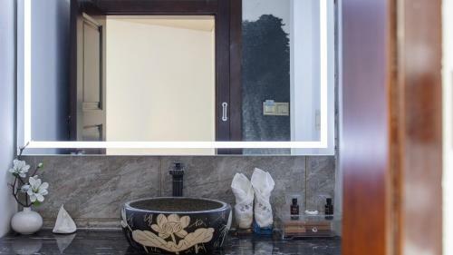 Floral Hotel Fengxue Yeguiren