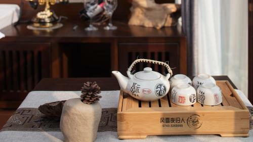 Floral Hotel Fengxue Yeguiren