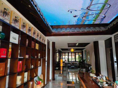 Floral Hotel Fengxue Yeguiren
