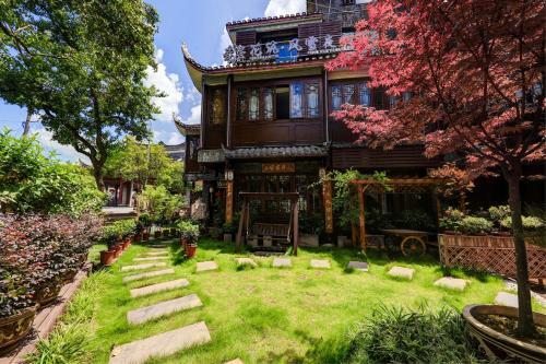 Floral Hotel Fengxue Yeguiren
