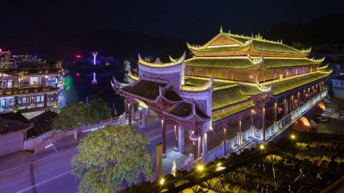 Floral Hotel Fengxue Yeguiren