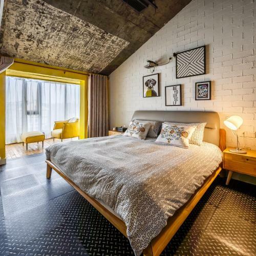 Wuzhen Shiguang Liusheng Gongyi Hotel