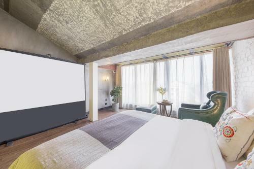 Wuzhen Shiguang Liusheng Gongyi Hotel