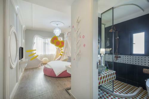 Wuzhen Shiguang Liusheng Gongyi Hotel
