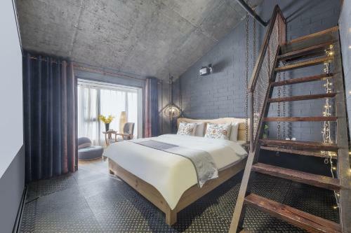 Wuzhen Shiguang Liusheng Gongyi Hotel