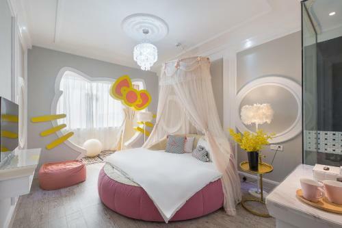 Wuzhen Shiguang Liusheng Gongyi Hotel