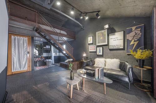 Wuzhen Shiguang Liusheng Gongyi Hotel