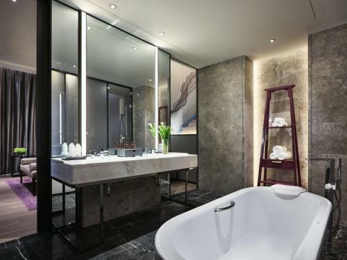 Crowne Plaza Wuxi Lake View, An Ihg Hotel