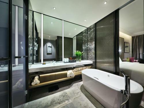 Crowne Plaza Wuxi Lake View, An Ihg Hotel