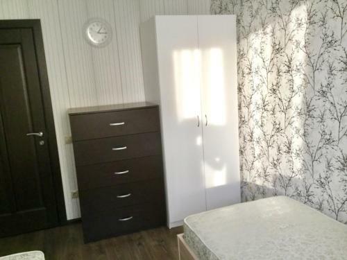 Villa 4 Bedroom Cottage At Sbornaya Str.