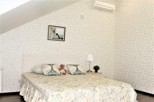 Villa 4 Bedroom Cottage At Sbornaya Str.