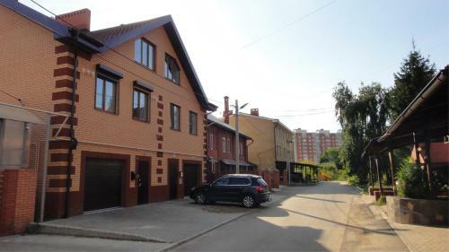 Villa 4 Bedroom Cottage At Sbornaya Str.