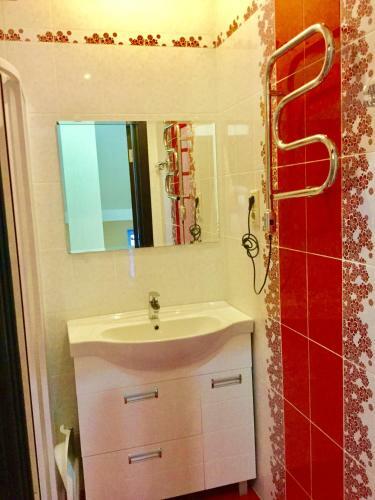 Villa 4 Bedroom Cottage At Sbornaya Str.