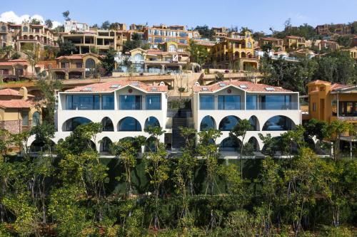 Hotel Mont XIX Full Lake View Luxury Villa