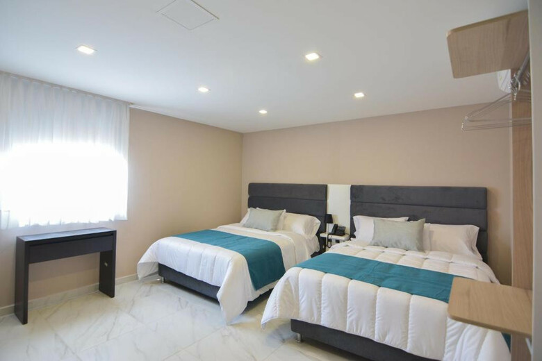 Hotel Or Suites