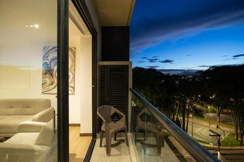 72 Hub Apartments - Pool - Gym - Sauna - Pet Friendly