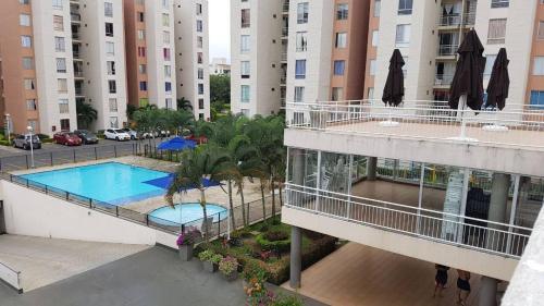 Supercondo! Home Away From Home (Mi Casa Tu Casa)