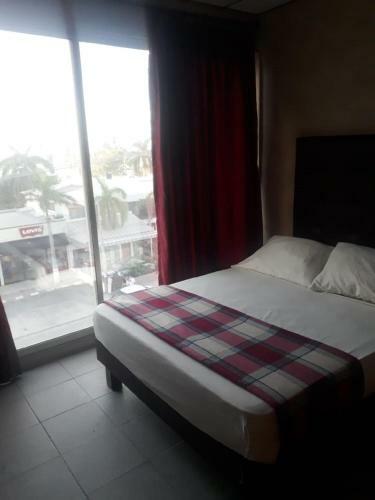 Hotel Toledo Fl