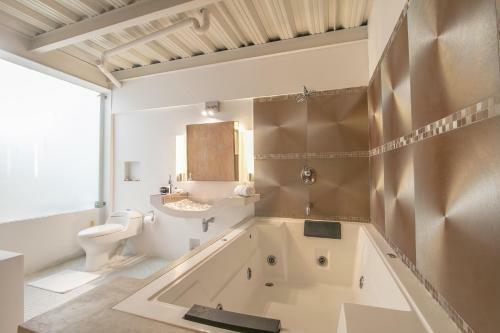 9 Bedroom Apartment With Jacuzzi In Old City