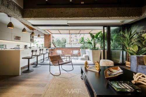 Cozy Apartment In Lleras Park Spring