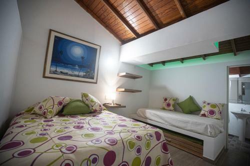 Hostal West House Rooms