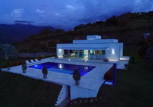 Finca Familiar Con Piscina Privada En San Jer�nimo Antioquia