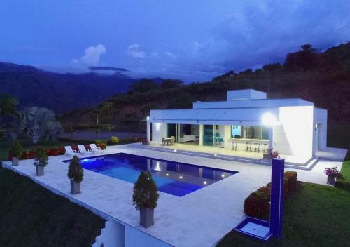 Finca Familiar Con Piscina Privada En San Jer�nimo Antioquia