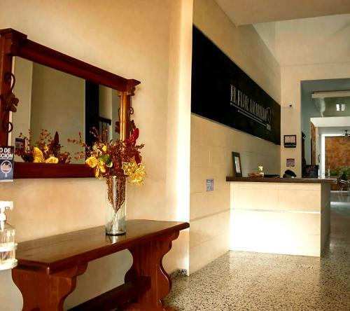 Flor Amarillo Hotel