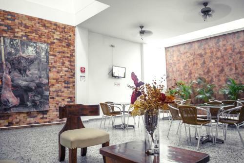 Flor Amarillo Hotel