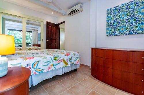 Apartamento Colorful Classy Modern Split Level Unit Near Beach In Coco With Pool