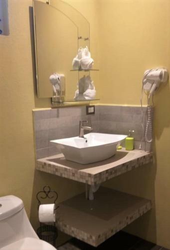 Hotel Tropical Suites