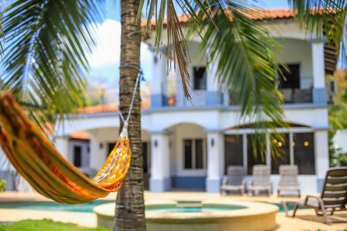 Casa Tres Cocos, Elegant Beachfront Home