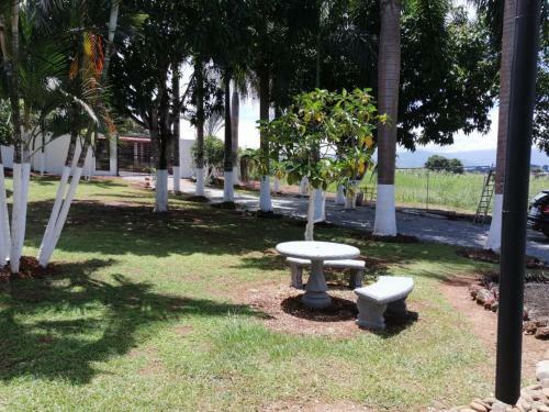 Villa Casa Cristal Con Piscina En P�rez Zeled�n
