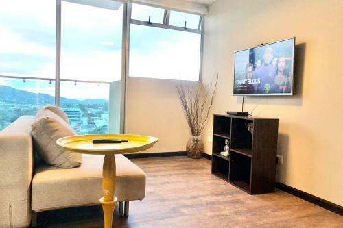 Apartamento Modern Apt Centrally Located W/ Mt. & City Views