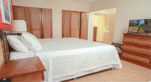 Big Private Home With Pool In Surfside - A Short Walk From The Beach