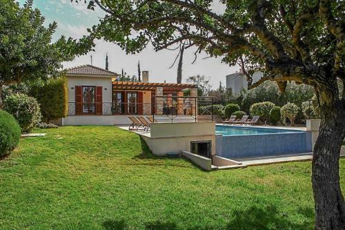 Villa In Kouklia Sleeps 6 Includes Swimming Pool Air Con And Wifi