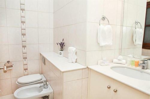 Villa In Kouklia Sleeps 6 Includes Swimming Pool Air Con And Wifi