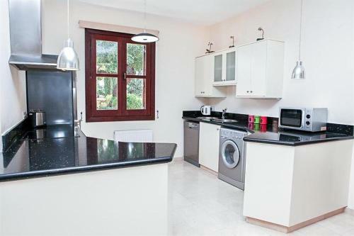 Villa In Kouklia Sleeps 6 Includes Swimming Pool Air Con And Wifi