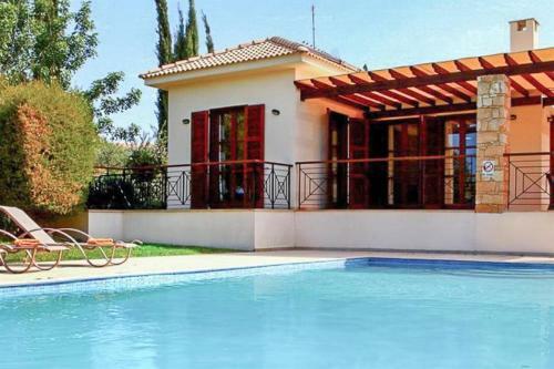 Villa In Kouklia Sleeps 6 Includes Swimming Pool Air Con And Wifi