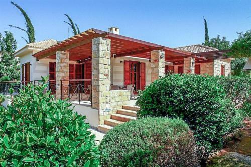 Villa In Kouklia Sleeps 6 Includes Swimming Pool Air Con And Wifi